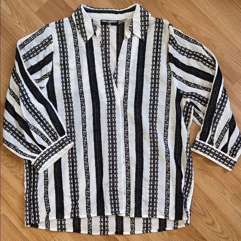 Karl Lagerfeld Paris Black and White Striped eyelet top blouse size Small Cotton
